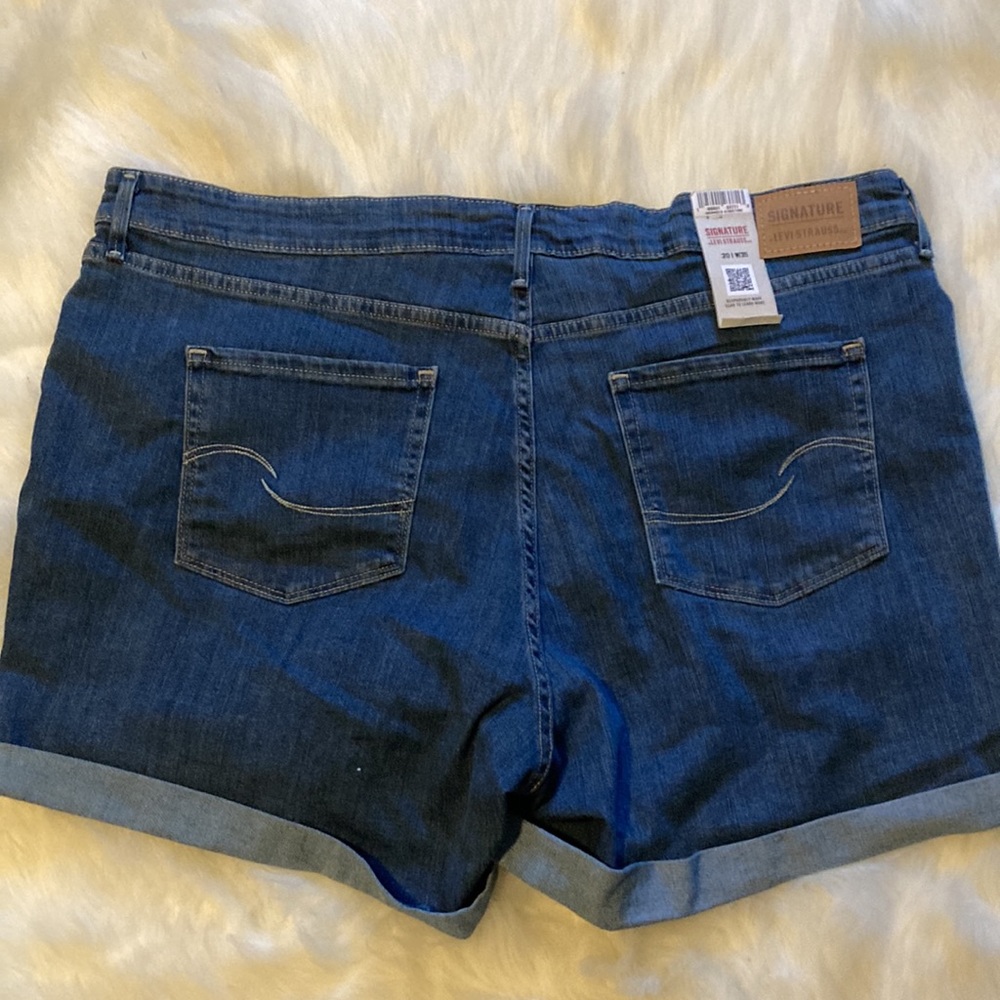 Signature Levi Strauss NWT SZ 20denim shorts - Picture 3 of 3